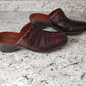 Clarks Red/Brown Leather Braided Clogs sz 7